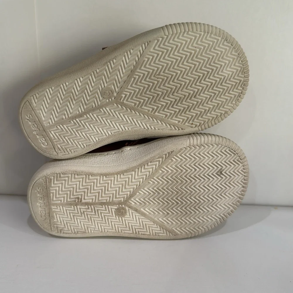 CARTER’S - boys shoes size‎ 5small